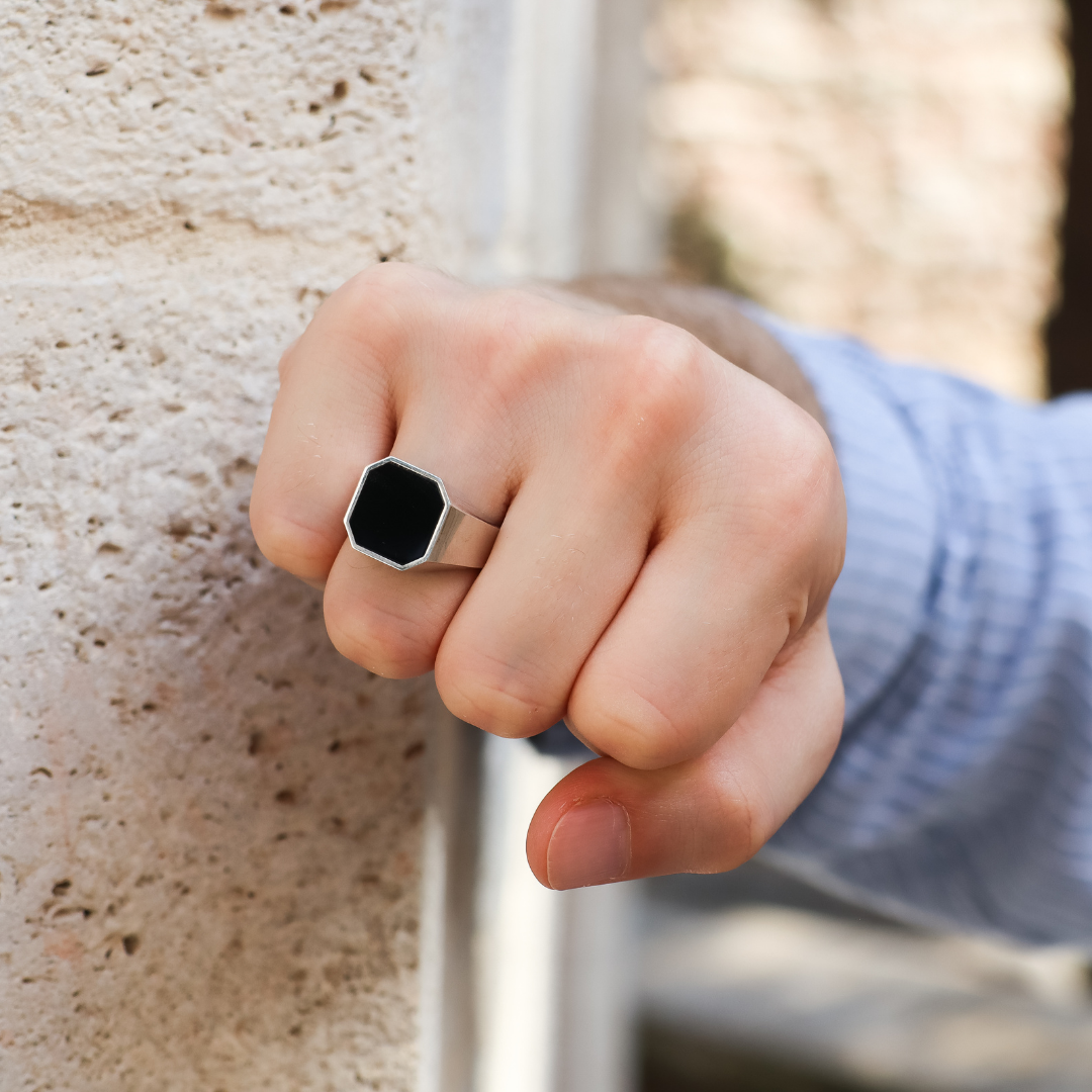Pasha Signet Ring - Onyx